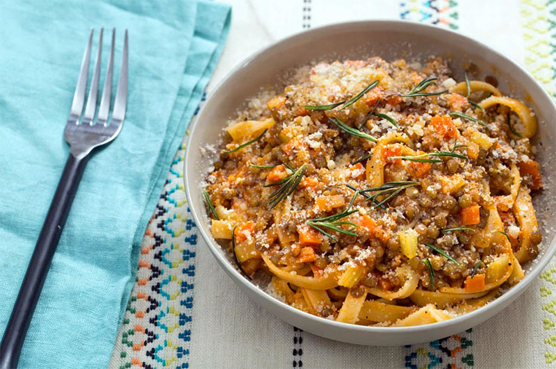 Blue Apron Lentil Bolognese with Fettuccine Pasta & Crispy