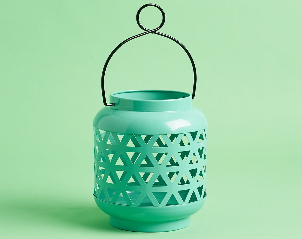 Decocrated Metal Lantern.